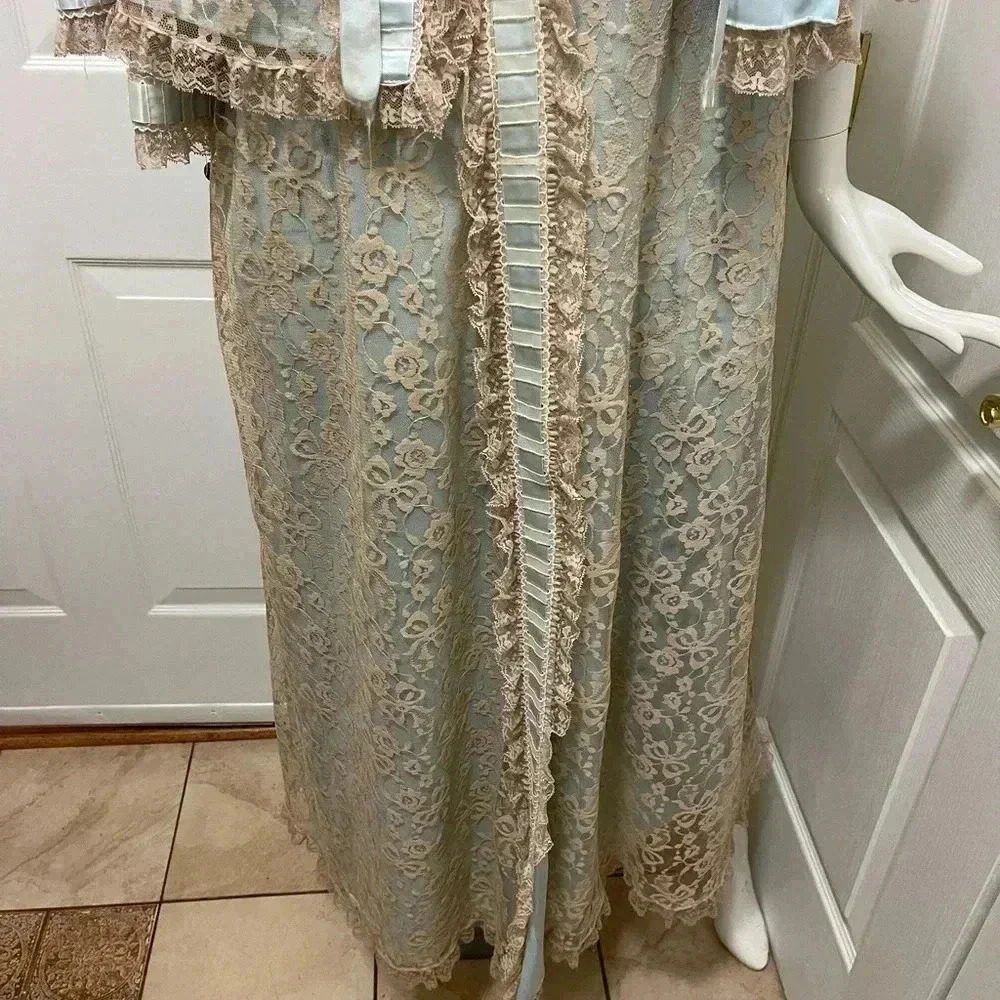 Two pieces of nightgown long and short coat with stunning design - Picture 5 of 16